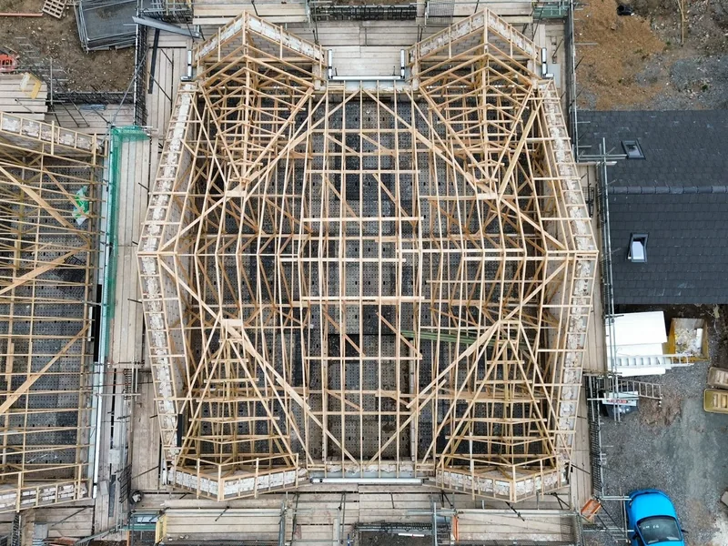 Second large scale roof completed back to back on the Leicestershire development